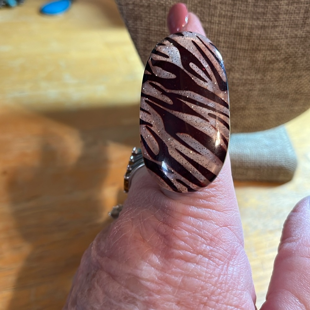Animal print ring, size 9 - Picture 2 of 5